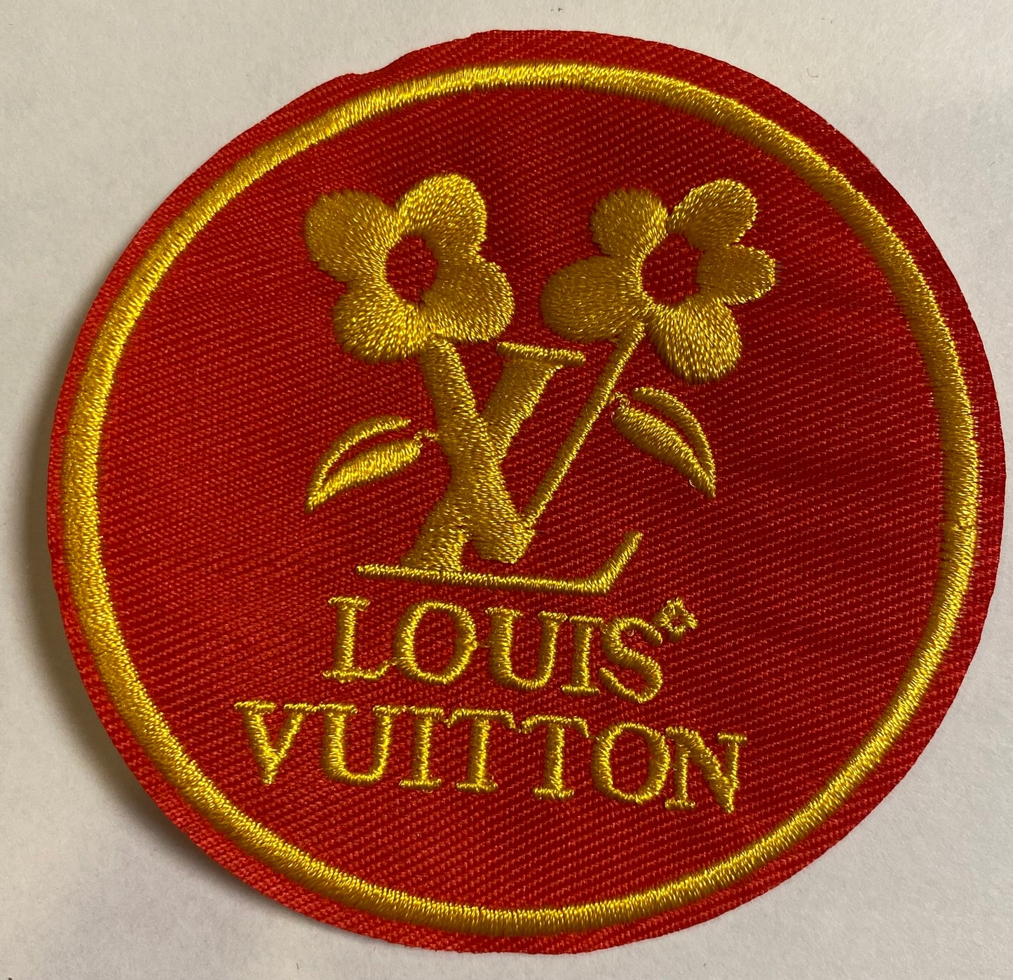 RED LUXURY LV CIRCLE